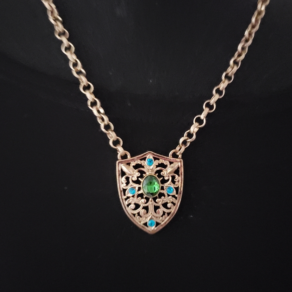 1928 Signature NWT Emerald Shield Pendant Necklace